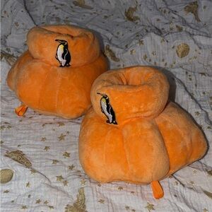 SeaWorld Penguin Plush Slippers Baby Toddler Orange Size S/M Cozy Cute
